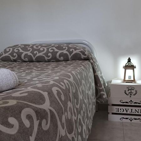 فيلا Miniecocasa Ottocentesca In Zona Free-Parking Ed Ecoclimatizzata أوستوني المظهر الخارجي الصورة